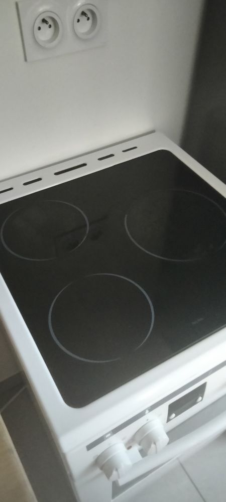 Four �lectrique et plaque vitroc�ramique 55 Jacob-Bellecombette (73)