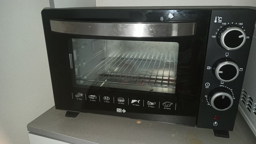 Four �lectrique FAR ? Tr�s bon �tat 45 Brest (29)