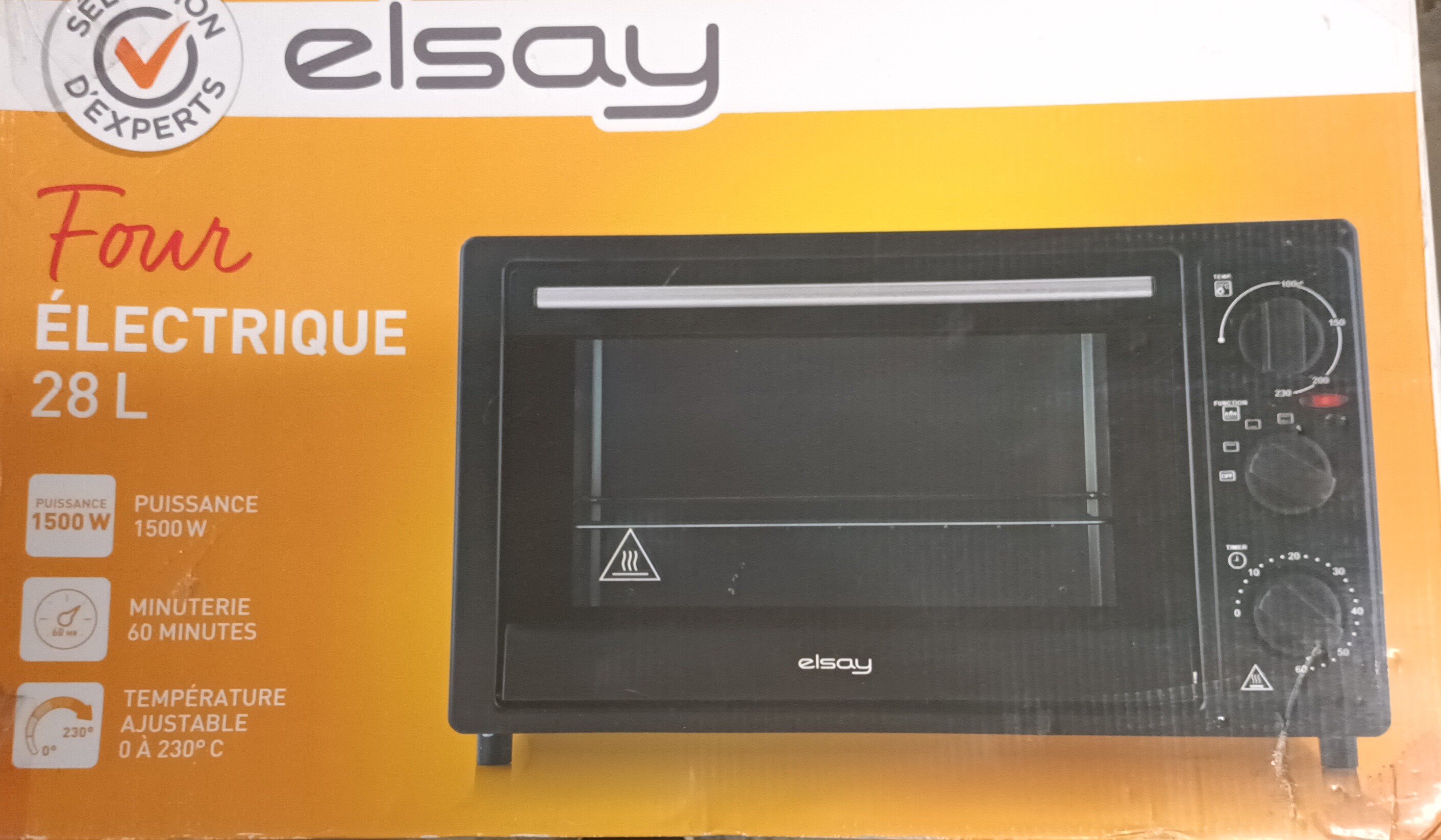 four 28 L ELSAY, couleur noir ; 40 euros 40 Tr�voux (01)