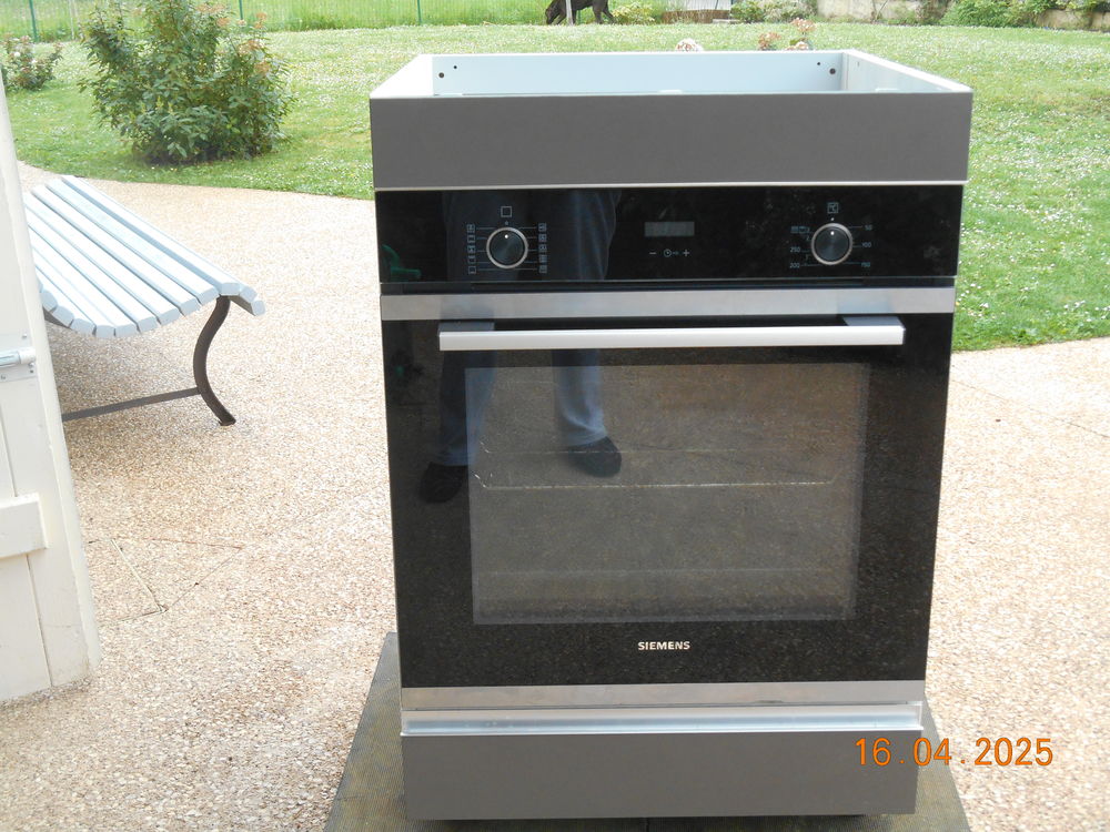 Four encastrable avec son meuble 240 Mercurey (71)