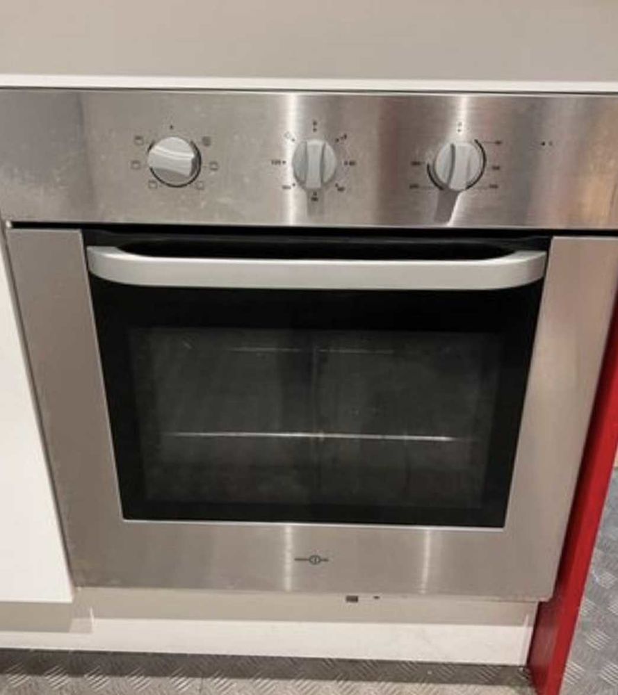 Four encastrable (2 ans) Class A tr�s peu utilis� Four Multifonctions 220 Villeurbanne (69)