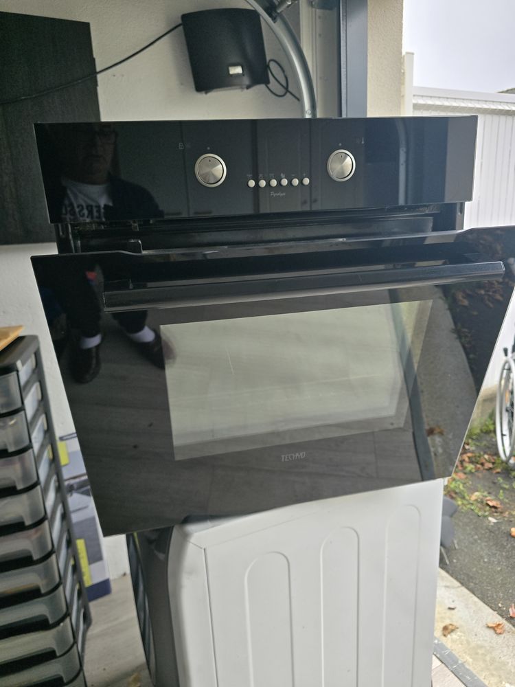 FOUR ENCASTRABLE Pyrolyse 120 Saint-Barth�lemy-d'Anjou (49)