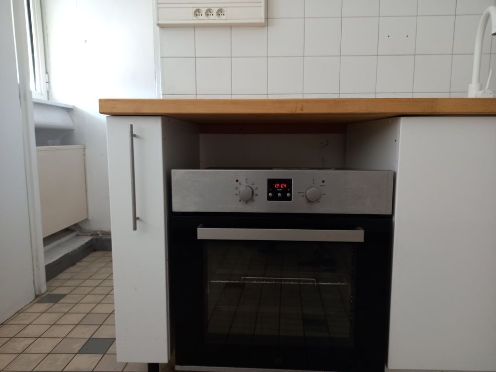 un four encastrable + une table � induction + trois la 50 Bagnols-sur-C�ze (30)