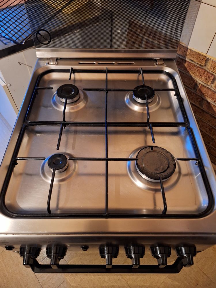 Four � Gaz Indesit tr�s bon �tat 240 V�traz-Monthoux (74)