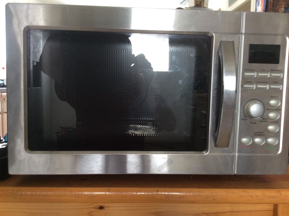 four micro onde 30 litre multifonctions 50 Ploubalay (22)