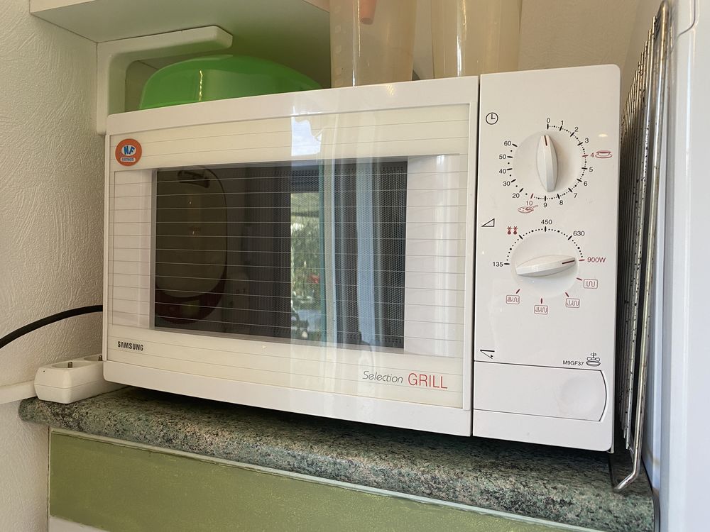 Four micro-ondes Samsung combin� grill 40 Fontaine-le-Comte (86)