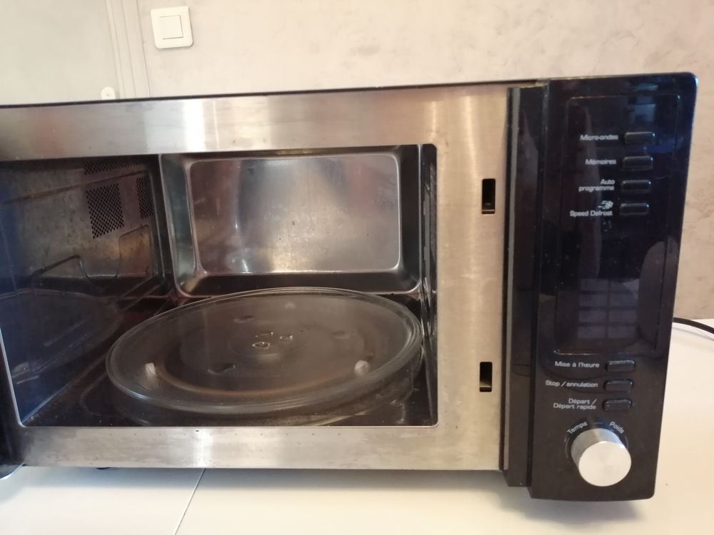 Four micro ondes BRANDT.
50 Lanmeur (29)
