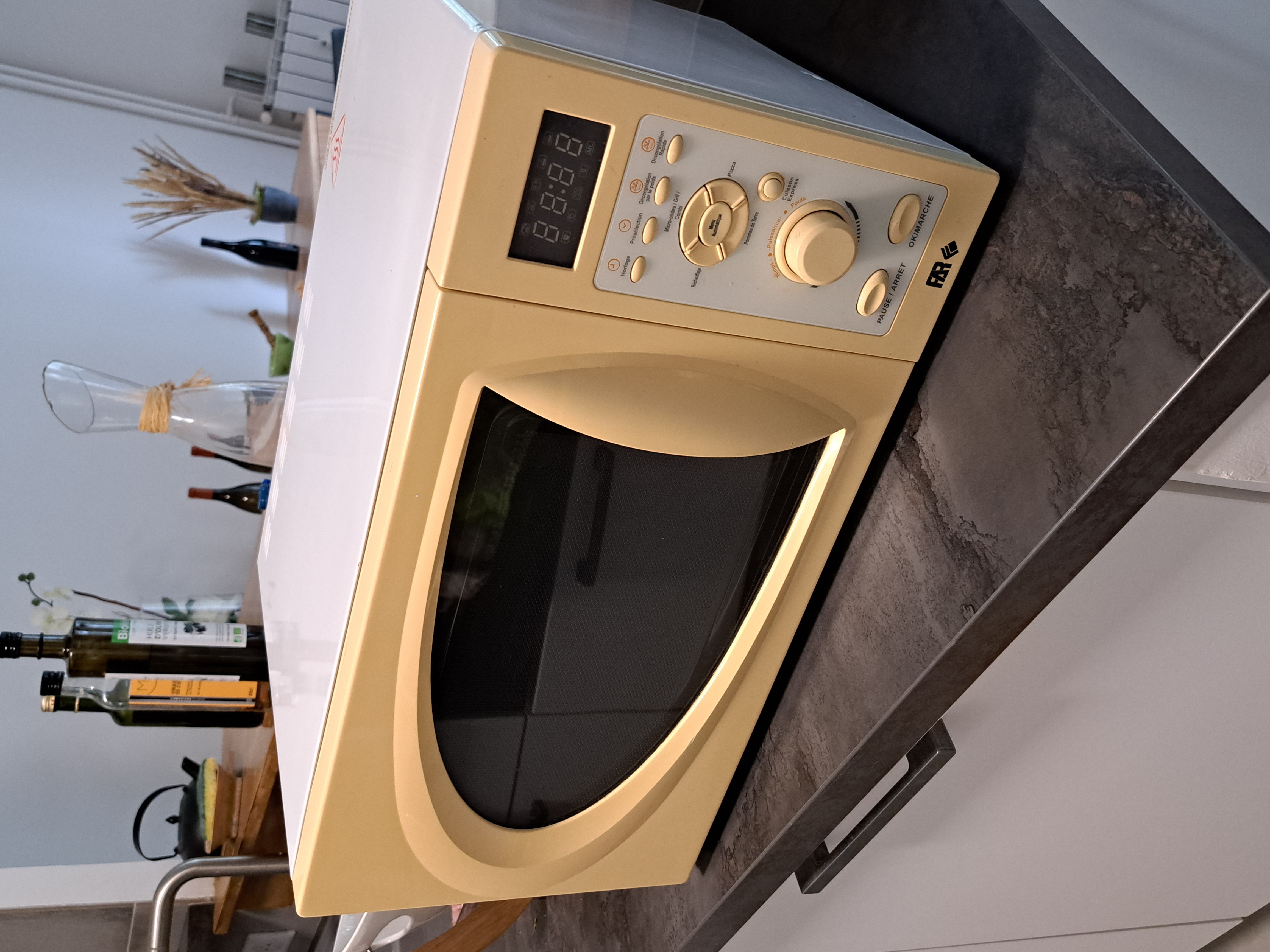 four micro ondes. 70 Montpellier (34)