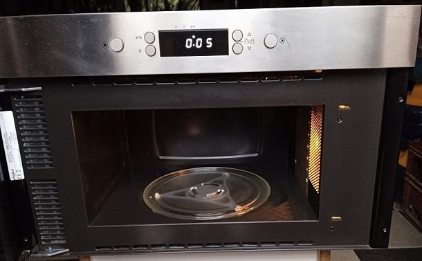 Four-micro ondes  encastrable. 0 Coulon (79)