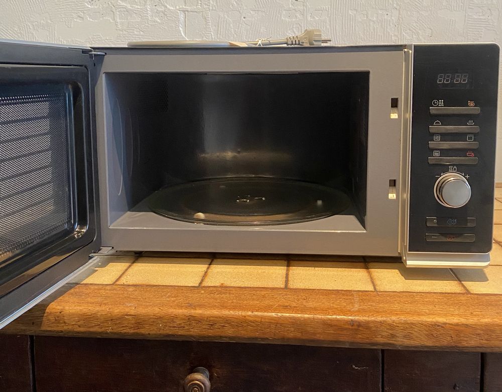 four MICRO-ONDES LGB 40 Nimes (30)