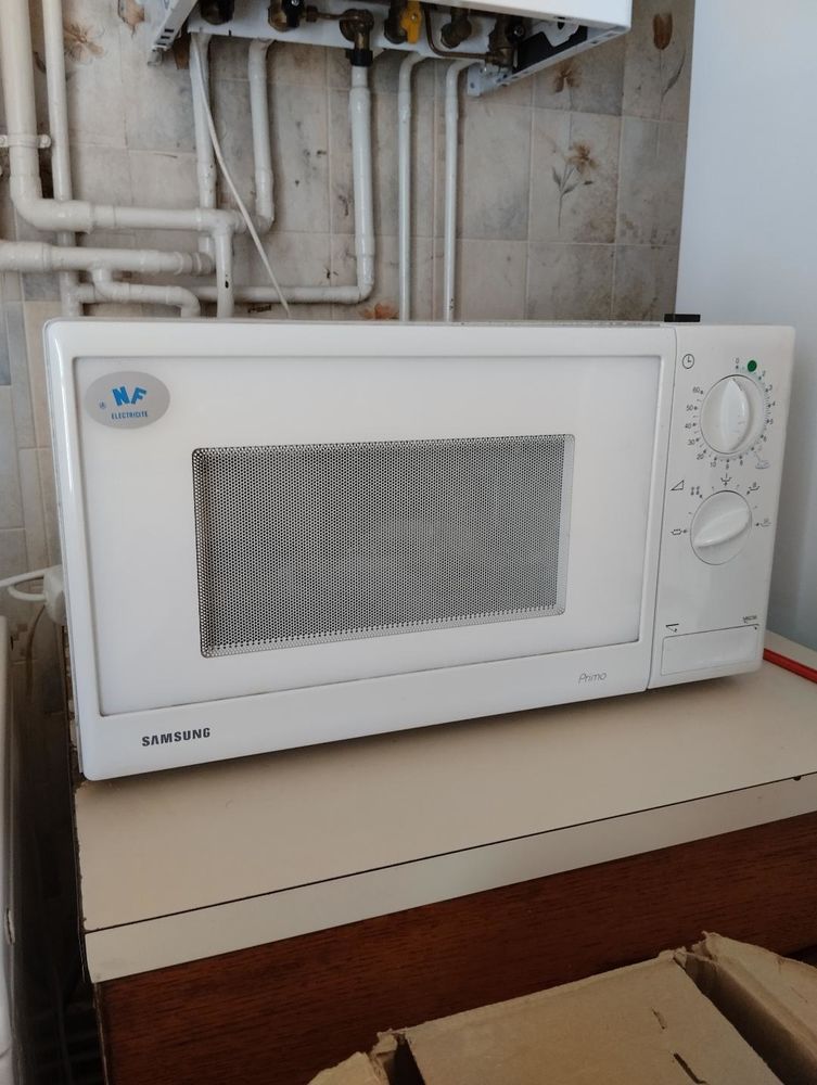 four micro ondes blanc samsung 20 Hersin-Coupigny (62)