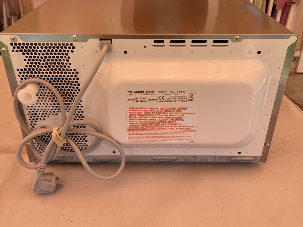 four micro ondes tr�s bon �tat tr�s peu servi 60 Ornex (01)