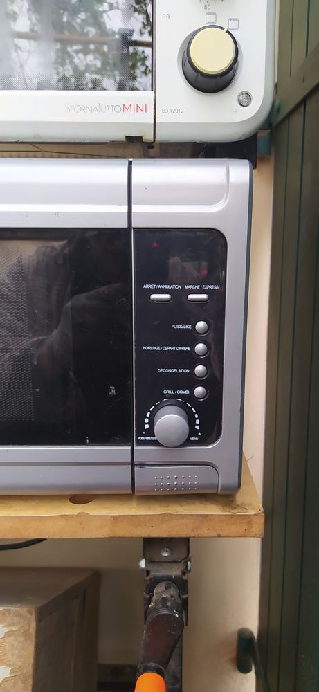 FOUR MICRON ONDES 20 Tourette-du-Ch�teau (06)