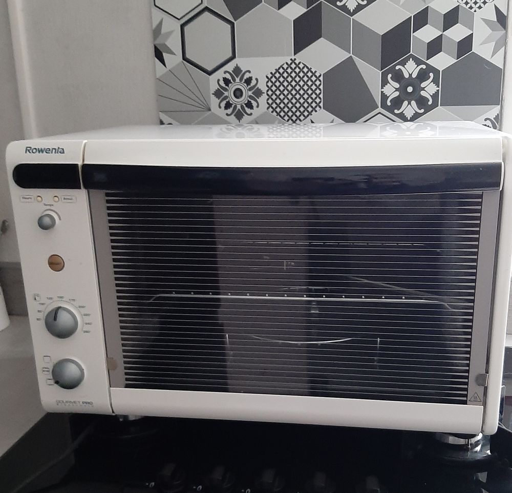 Four rowenta 38 L 80 Saint-Hilaire-Petitville (50)