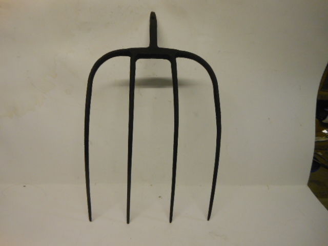 fourche 4 dents N�3 pa88 5 Gr�zieu-la-Varenne (69)