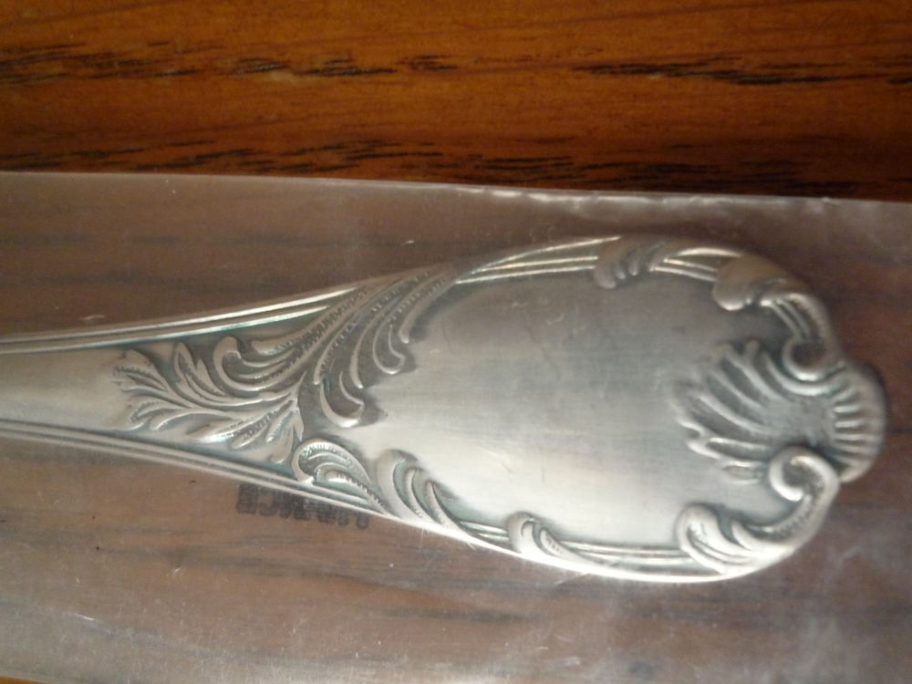 Fourchettes et couteaux � dessert 450 Taverny (95)