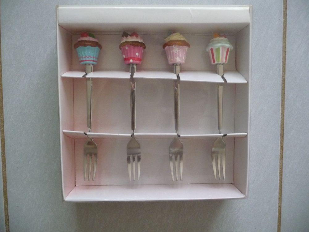 4 fourchettes g�teaux motifs cup cakes - Neuves 12 Celles-sur-Belle (79)