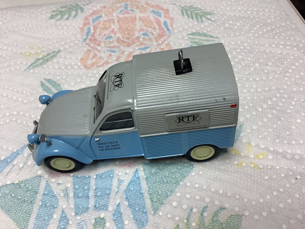 RTF FOURGONNETTE CITRO�N 2 CV 1/43 voiture miniature 6 Al�s (30)