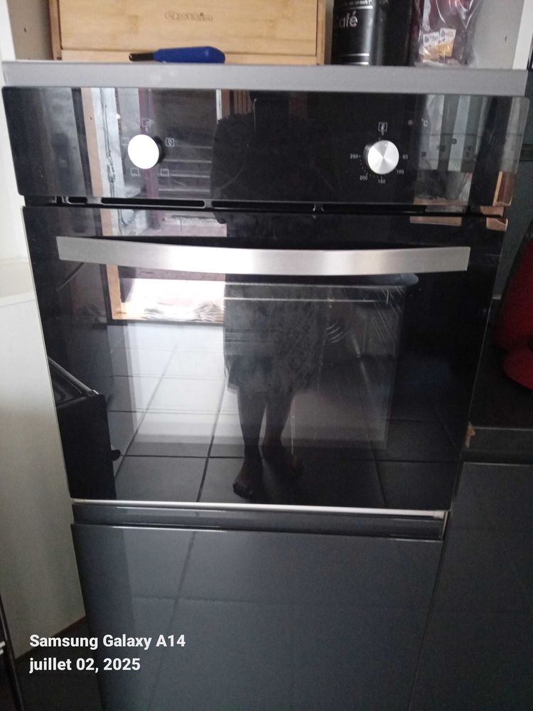 un fours �lectrique multifonction en bon �tat paiement en main propre 60 Malesherbes (45)