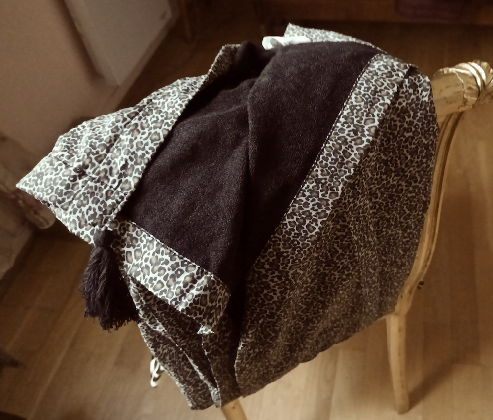 Fouta reversible (1 c�t� panth�re/1c�t� noir) 15 La Garenne-Colombes (92)