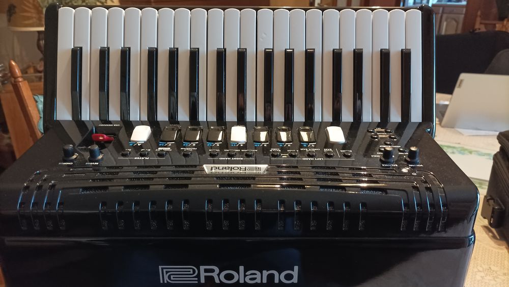 FR4x noir, clavier piano 2300 Yzeure (03)