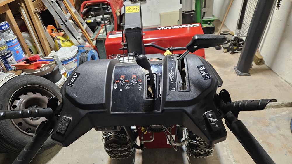 FRAISE A NEIGE CANADIAN BRIGGS & STRATTON 2200 Savigny (74)