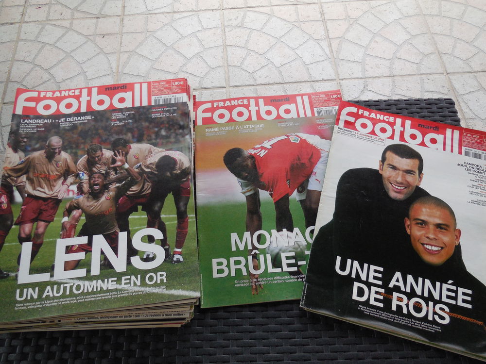 FRANCE FOOTBALL  ann�e 2002 (Livres Revues)  � 0,40 � 0 Loivre (51)