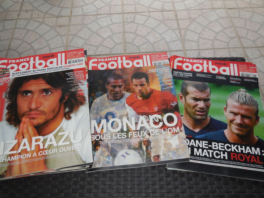 FRANCE FOOTBALL  ann�e 2003 (Livres Revues)  � 0,40� 0 Loivre (51)