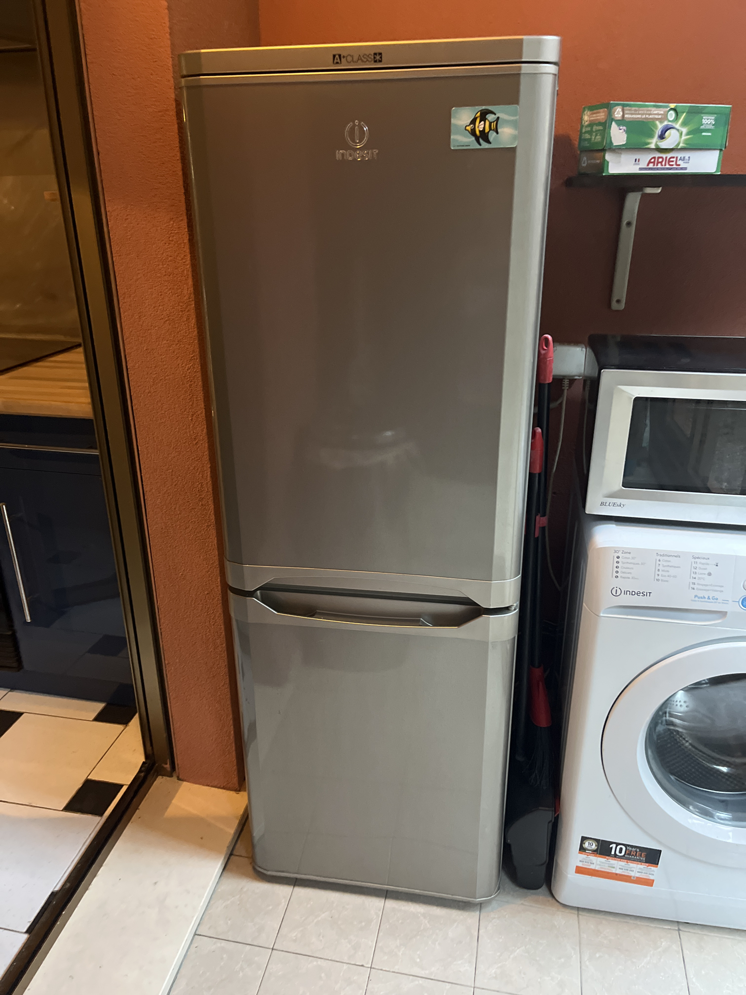 Frigidaire Indesit 180 �ze (06)
