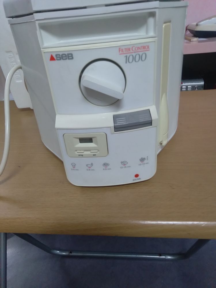     FRITEUSE  NEUVE 1 KILO MARQUE SEB SONNE A L'ARRET 
60 Paris 20 (75)