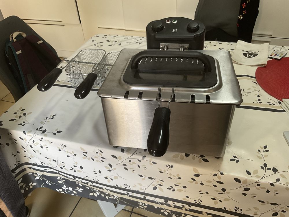 Friteuse semi-professionnelle �lectrique 25 Marlens (74)