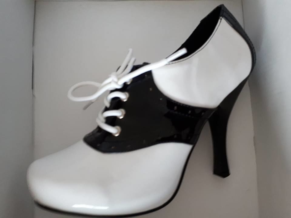 Funtasma Chaussures � talons femme P38
55 Saint-Jean-de-Beugn� (85)