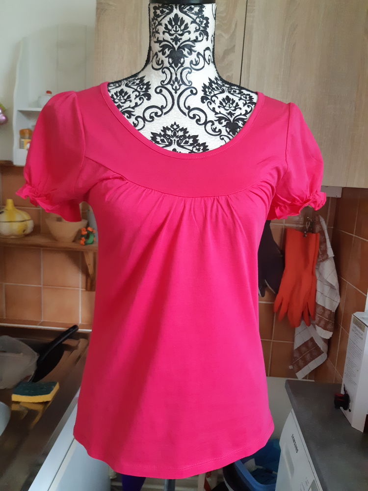  top fushia manche ballon elastis�e CAMAIEU NEUF Taille 1 7 Lyon 5 (69)