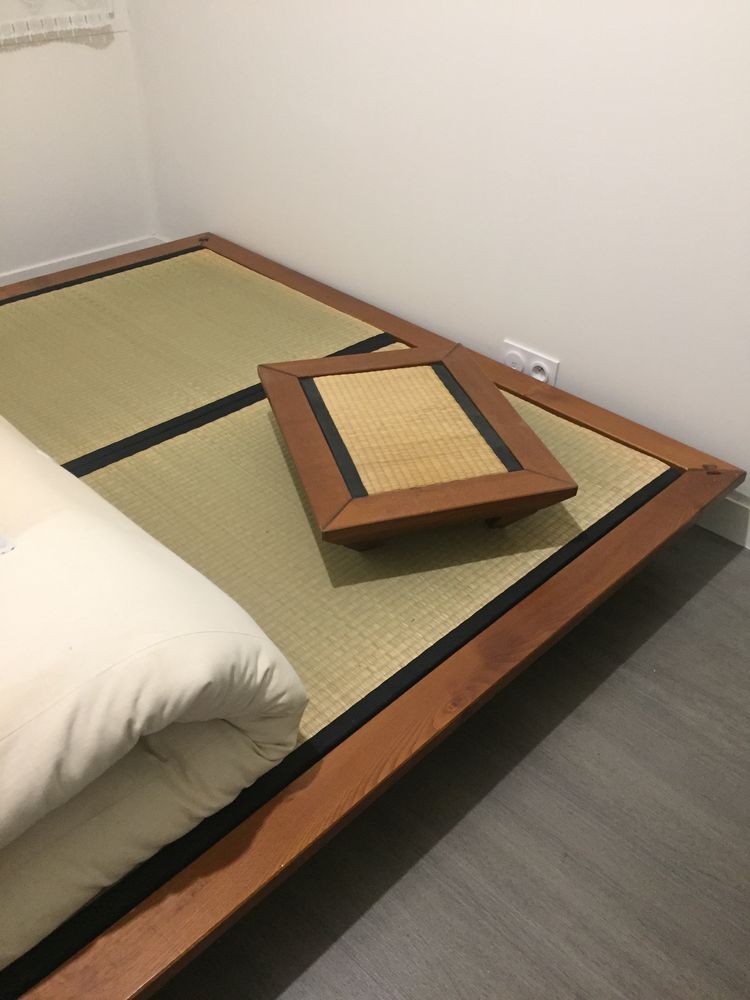 Lit   FUTON BOIS MASSIF  +  Table de nuit  + Tatamis
600 Lyon 8 (69)