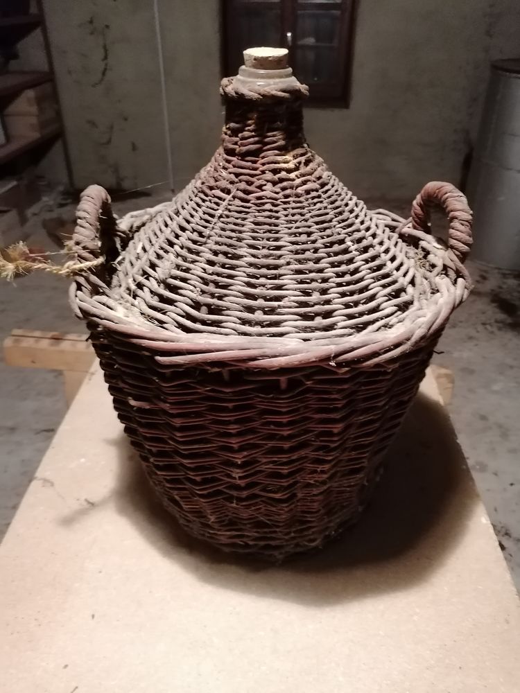 futs anciens, bonbonnes, biches 20 Montvendre (26)