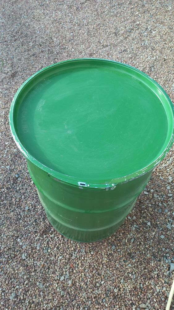 4 futs metal 212L 100 Glos-la-Ferri�re (61)