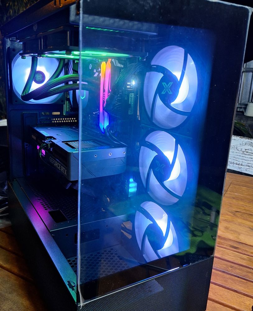 PC GAMER Rtx 4070 Ryzen 7 5700X 
Nombreuses pi�ces neuves 1350 Saint-Paul (97)