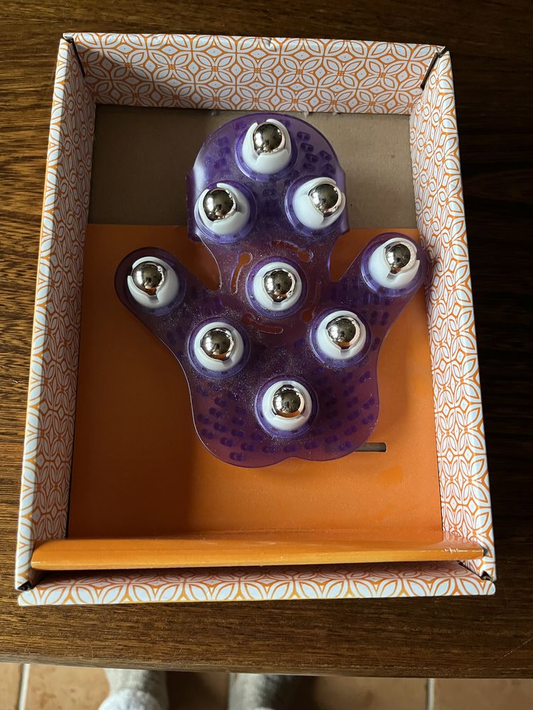 Gant de massage � billes. 5 Amn�ville (57)