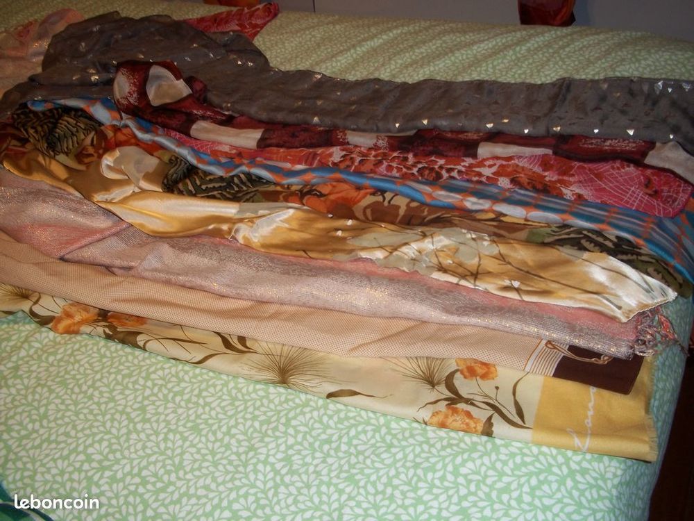 GANTS  ECHARPES FOULARDS 1 Toulouse (31)