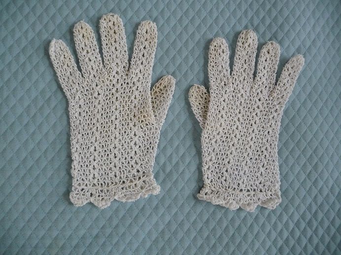 Gants enfant en fil de dentelle faits main 20 Celles-sur-Belle (79)