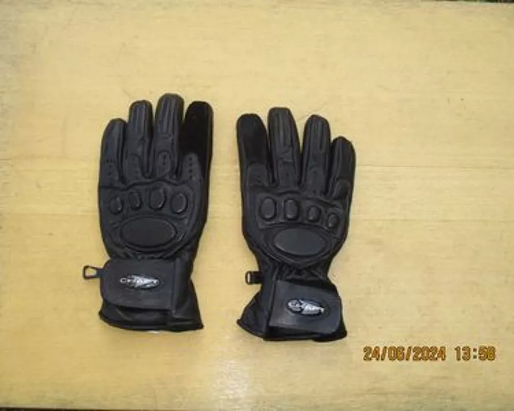 GANTS MOTO 
6 Peyrieu (01)