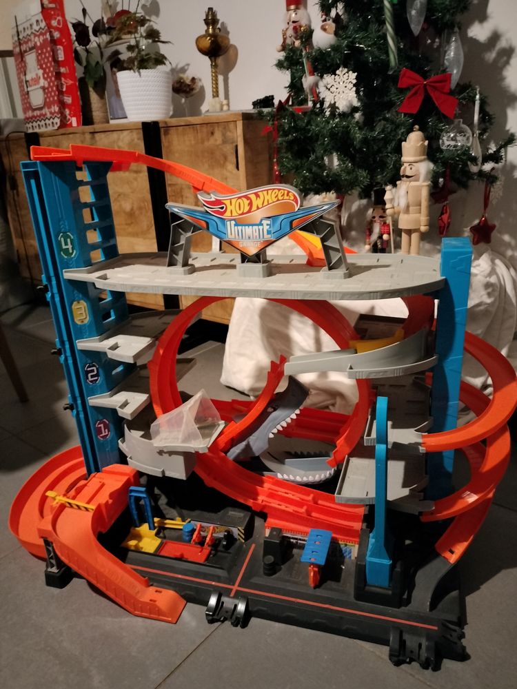 Garage hot weels 15 Plumelec (56)