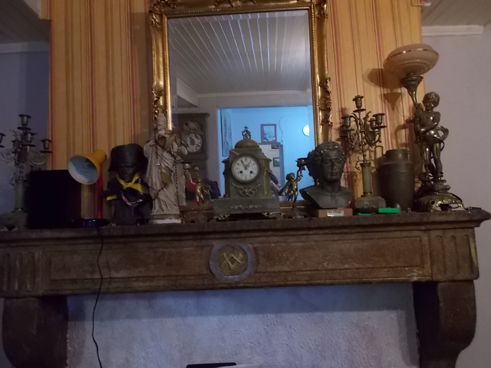 garniture de chemin�e 0 Autun (71)