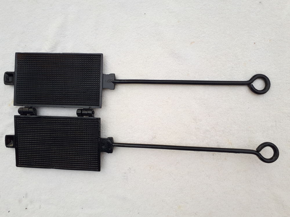 Gaufrier fin rectangulaire ancien en fonte 65 Montigny-Lencoup (77)