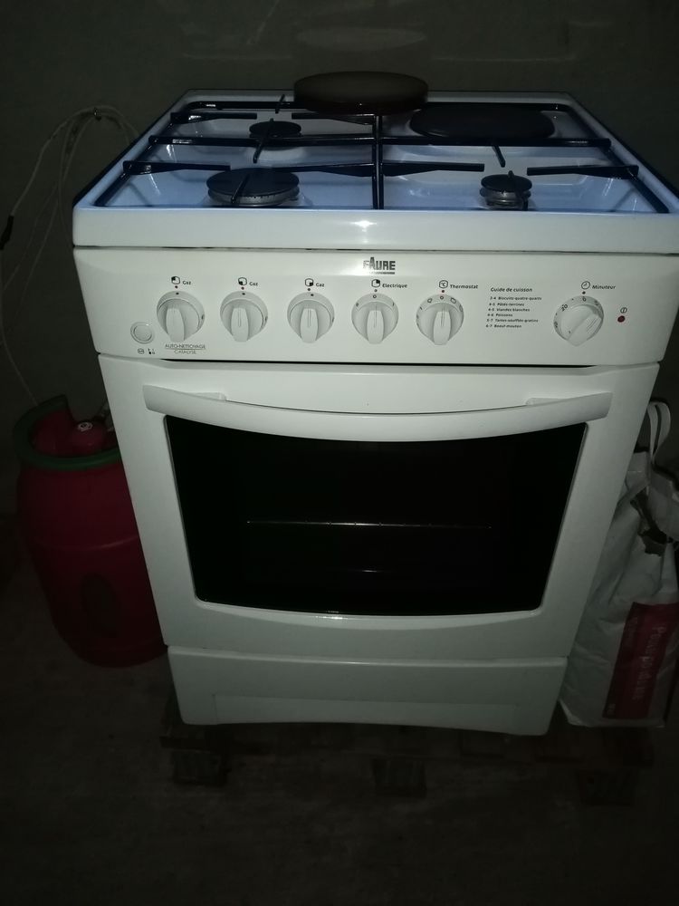 Gazigniere faur trois feux gaz un �lectrique four �lectrique 115 Vesly (50)
