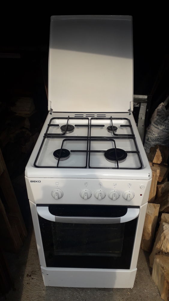 Gazini�re 4 br�leurs BEKO. 45 Flers-en-Escrebieux (59)