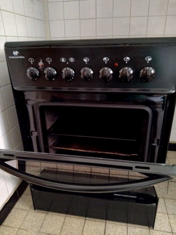 Gazini�re electrique vitro c�ramique . 0 Boulogne-Billancourt (92)