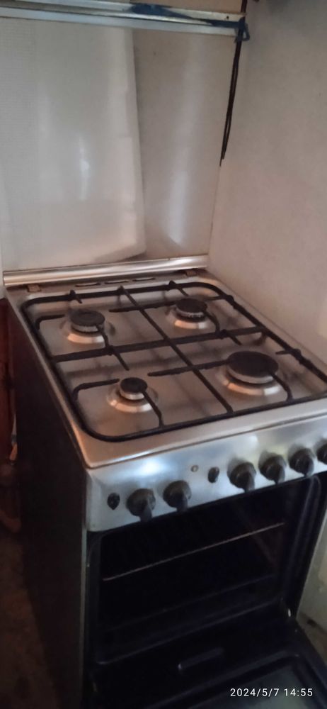 Gazini�re 4 feux et four gaz. 65 P�zilla-la-Rivi�re (66)