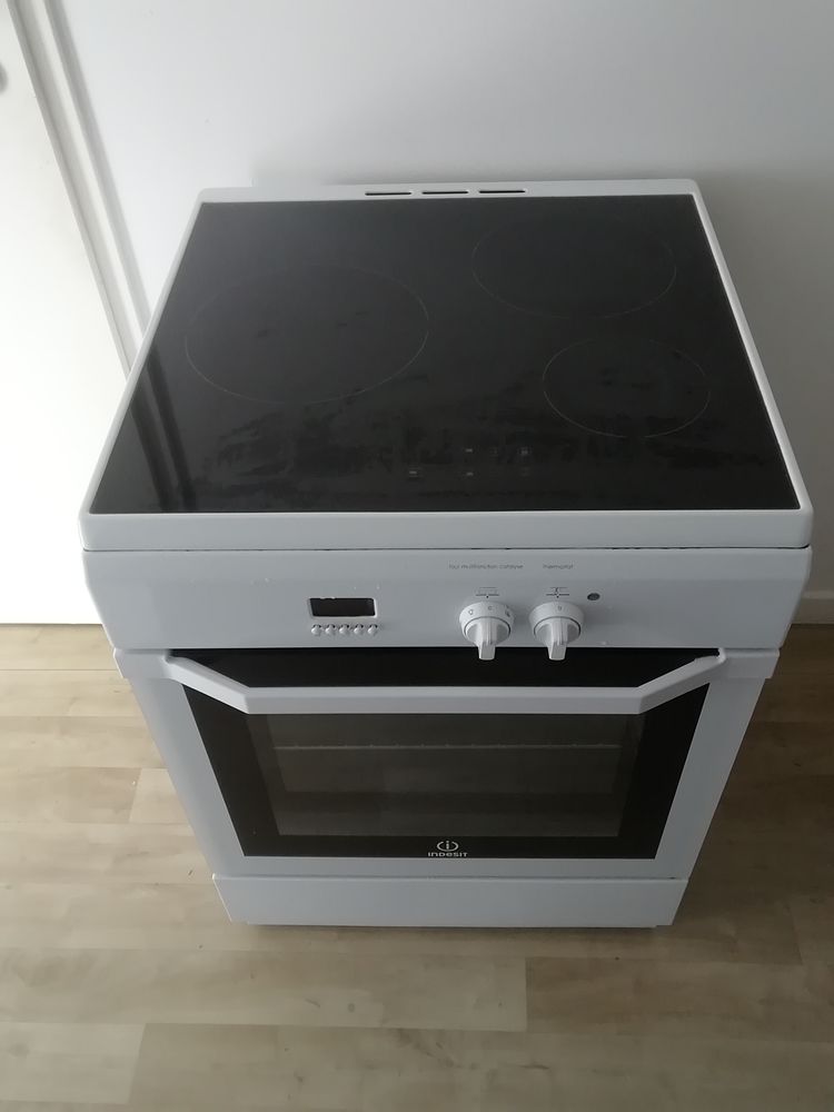 Gazini�re :Four �lectrique et plaque de cuisson � induction
350 M�rs-Erign� (49)