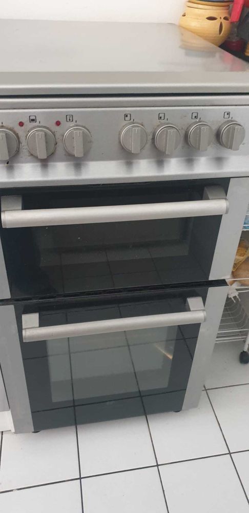 Gazini�re grise 4 feux, 2 fours �lectriques, bon �tat. 150 Bonneuil-sur-Marne (94)